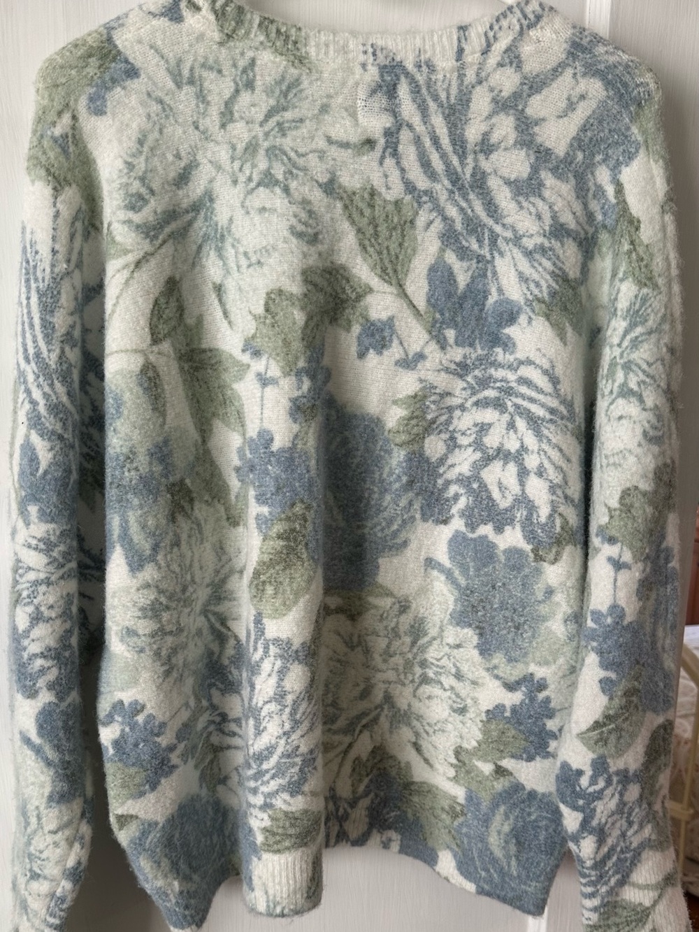 Sweater, blue and white floral, oversized look